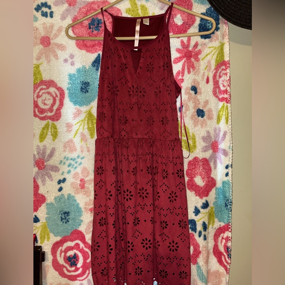 Xs cut out flower burgundy LC dress.